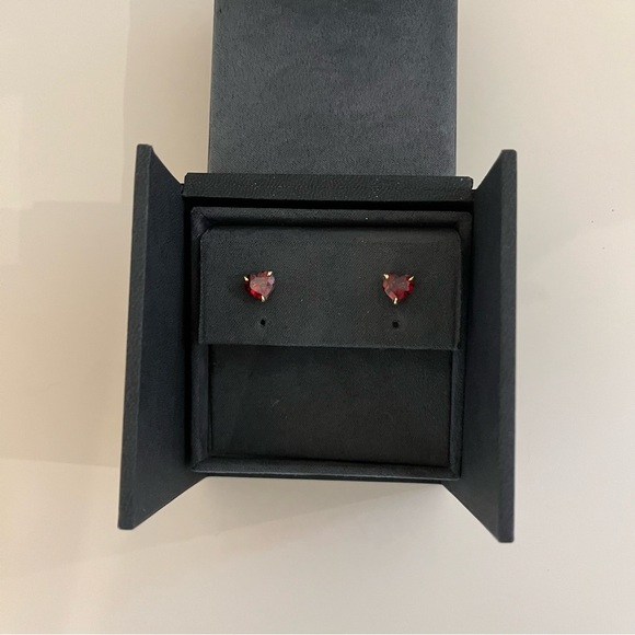 David Yurman Chatelaine Garnet Heart Stud Earrings
18K Yellow Gold - Picture 15 of 16